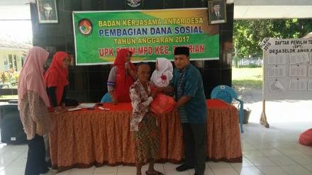 Pembagian Dana Sosial Tahun Anggaran 2017 PNPM Mandiri Kecamatan Pasirian
